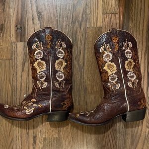Embroidered Cowgirl Boots